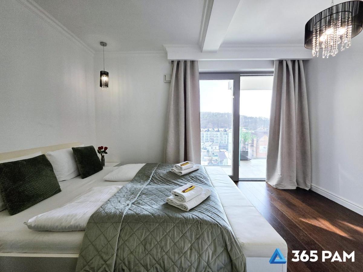 One-Bedroom Apartment with Balcony - B51