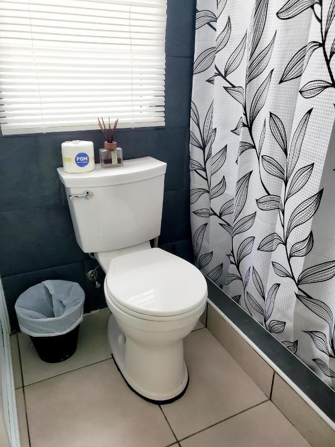 Private room with parking and bathroom - Chambres d’hôtes Aguada