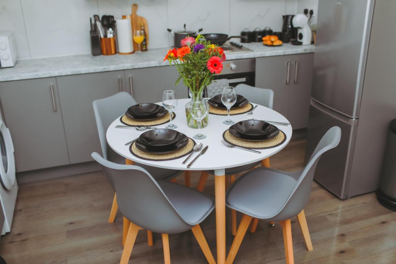 Perfectly Located City Centre Apartments - Bed and Breakfast Reading