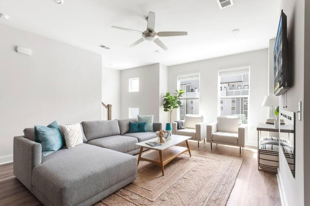 The Trendy In Park Circle Mins to DT CHS & Beach - B&B Charleston