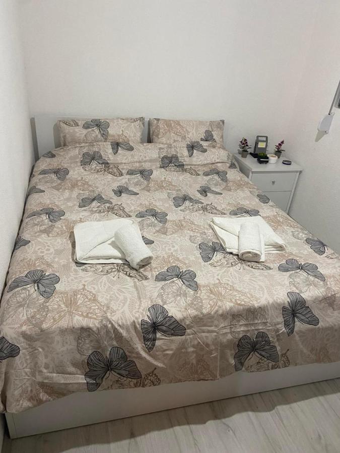 2-Bedroom House Near Airport - B&B Vojnica