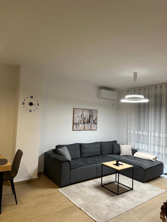 Finn Modern Seaside Apartment - B&B Durrës
