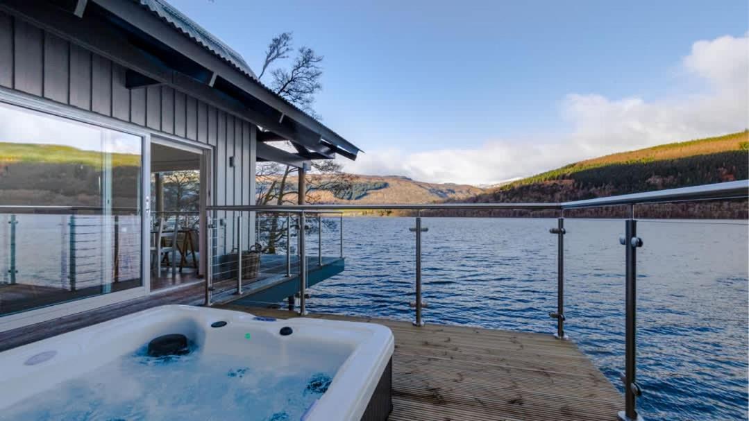 Osprey Boathouse on Loch Tay - Ferienwohnung Acharn
