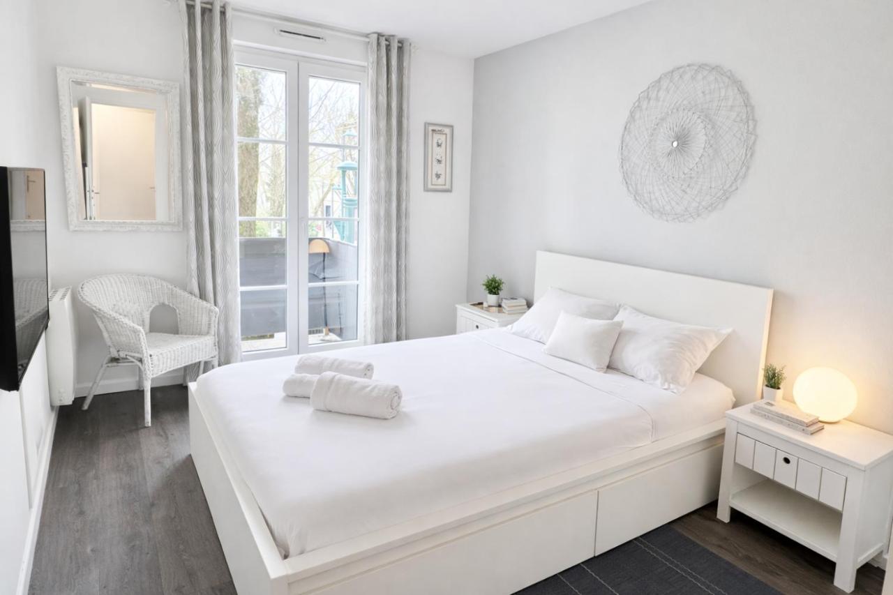 Stylish Blue Val dEurope Disneyland Paris P8 - B&B Serris