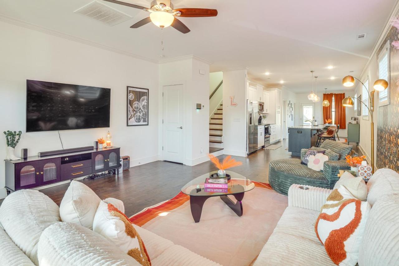 Retro Disco Haven Near Downtown Nash! - B&B Nashville