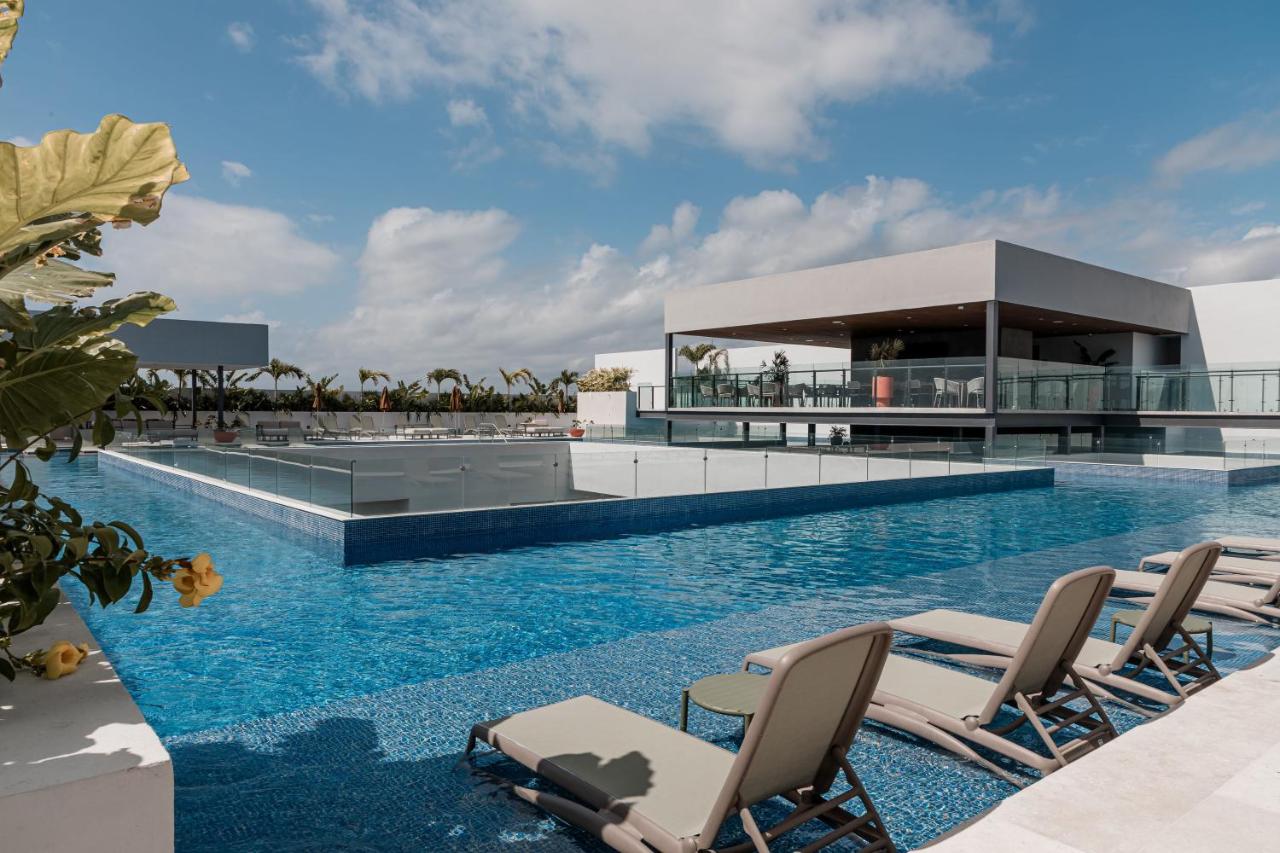 Playa's Golden Area -- Casa Omega 2BR 2BA tropical retreat, beach, infinite Pool, Gym - Chambres d'hôtes Playa del Carmen