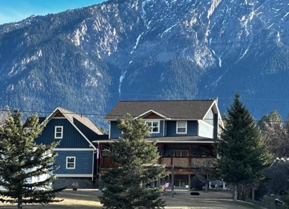 Mountain Guesthouse Bed and Baking - Ferienwohnung Radium Hot Springs