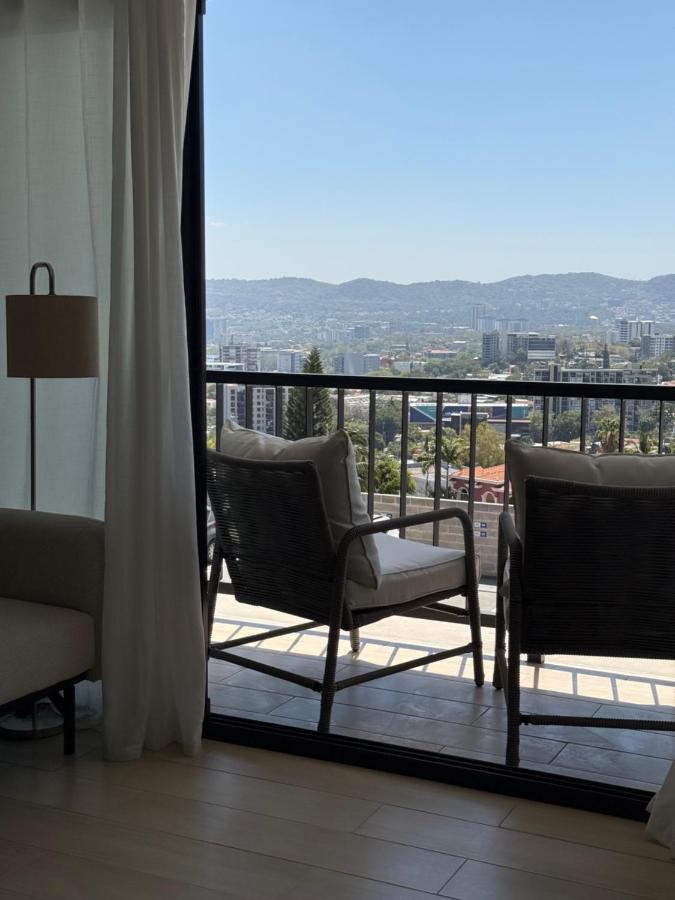 Apto de Lujo con Piscina, Gym, Play Room, Cowork y gran vista a la cuidad - Chambres d'hôtes San Salvador
