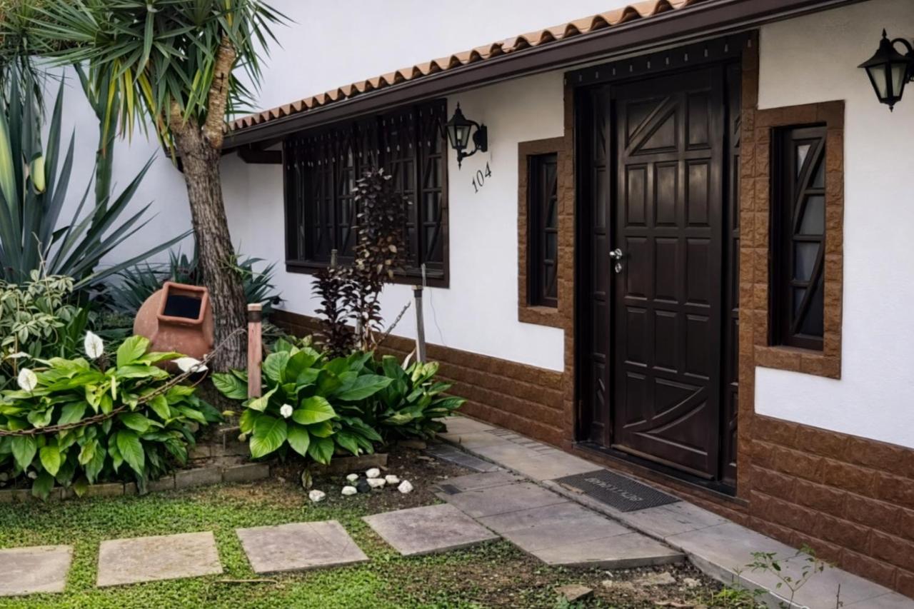 Costa & Cunha Dino House - B&B Iguaba Grande