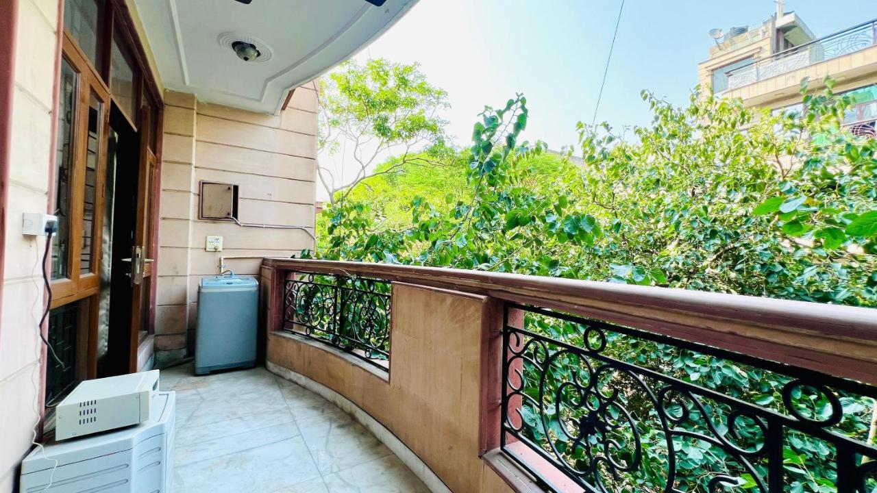 BluO 1BHK City Centre - Balcony, Lift, Terrace - Chambres d'hôtes New Delhi