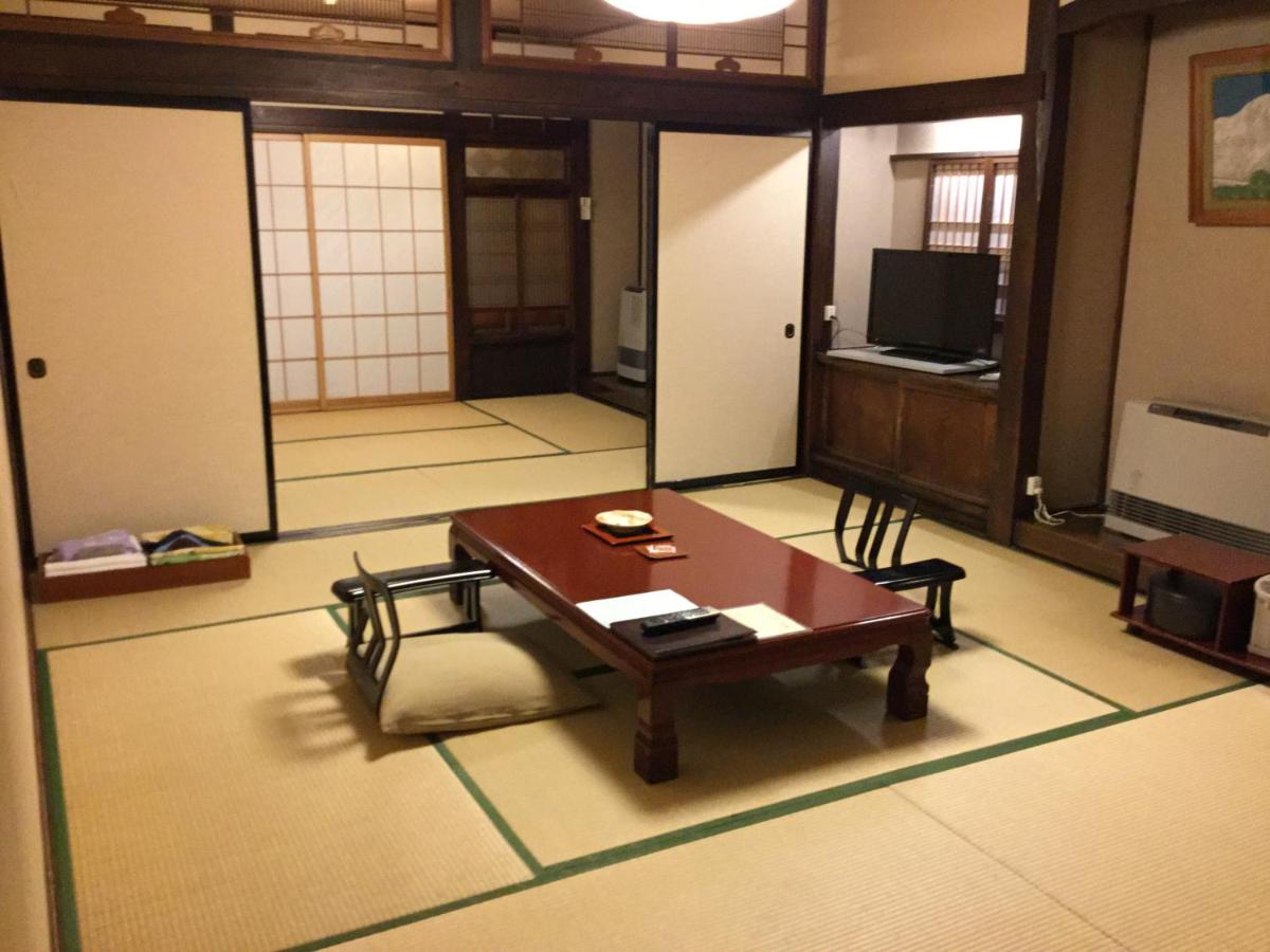 Japanese-Style Family Room - River View 