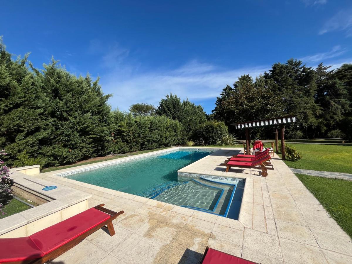 Casa con parque soñado, gran piscina, parrilla y CheckOut 18 hs! - B&B Duggan