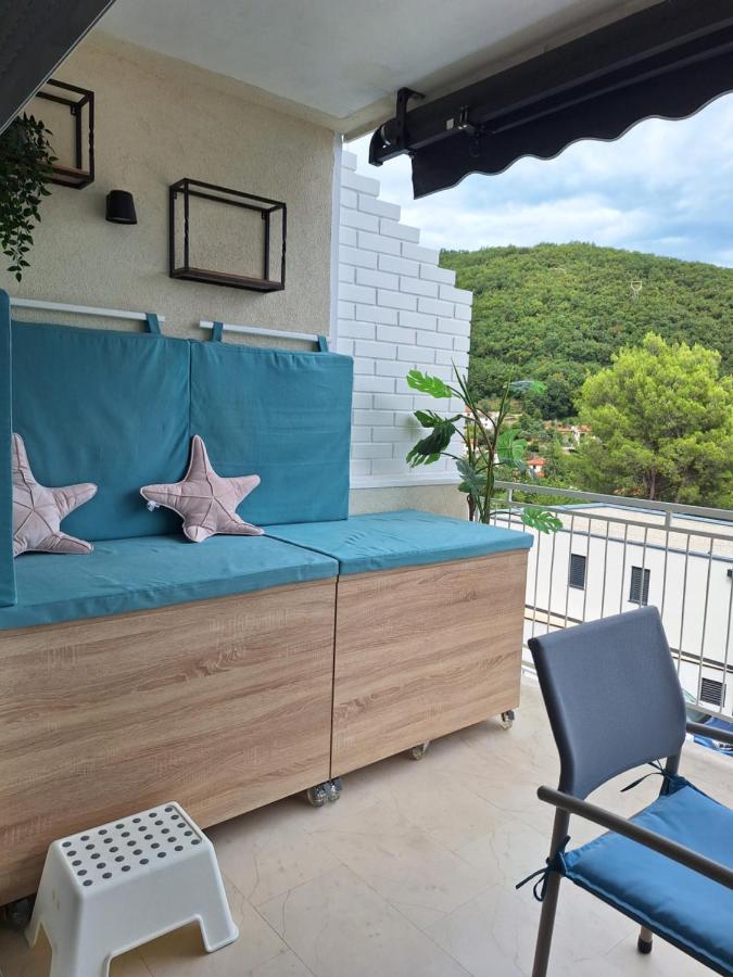 Modern and cosy apartment Ivana with a beautiful seaview - B&B Mošćenička Draga