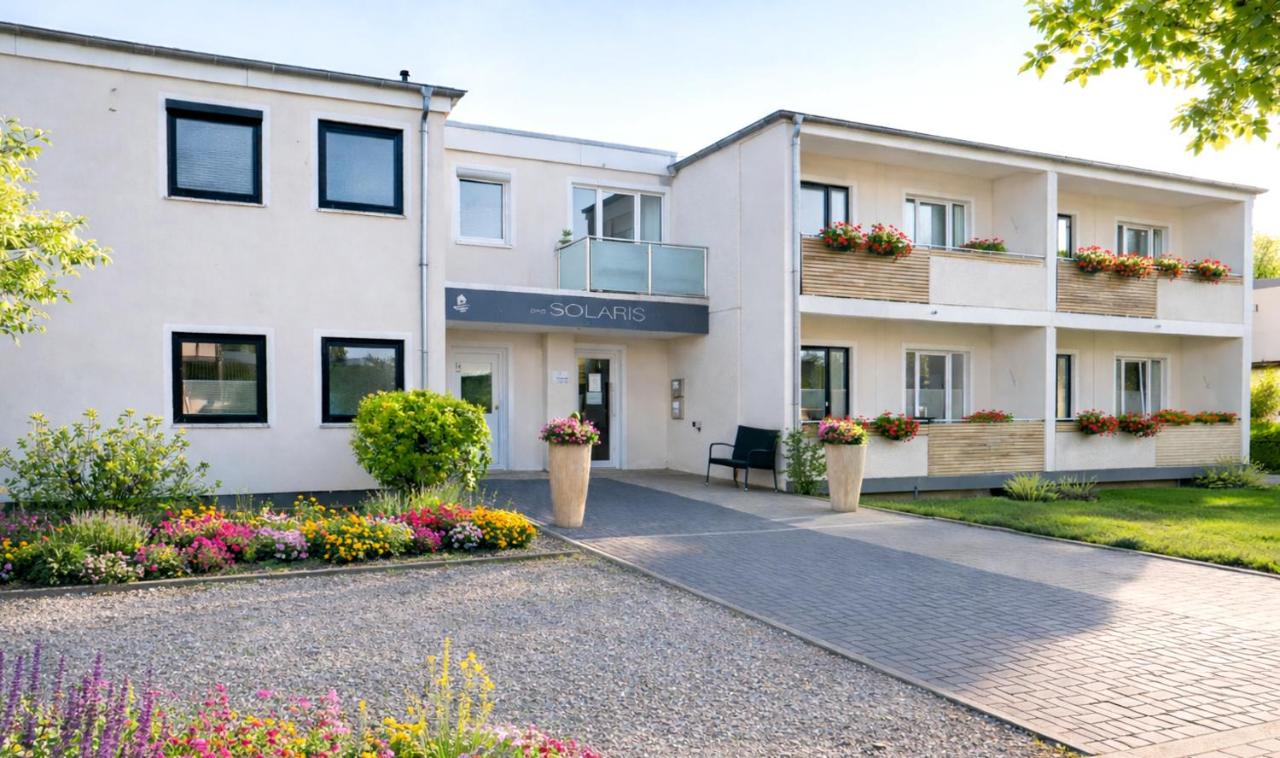 Das Solaris 14 Beach Apartment mit Gemeinschaftssauna und Grillplatz - Chambres d’hôtes Grömitz