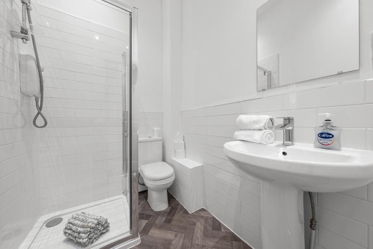 1-Bed Duplex with Sofa Bed in Airdrie Lanarkshire - Long Stays - Free Parking - B&B Airdrie