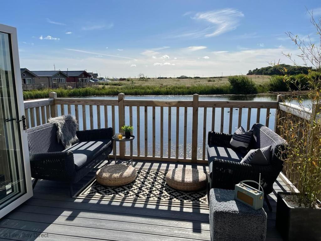 Lakeside Retreat, The Bay Filey, 2 bedrooms with ensuites, parking with EV charger - Chambres d'hôtes Filey