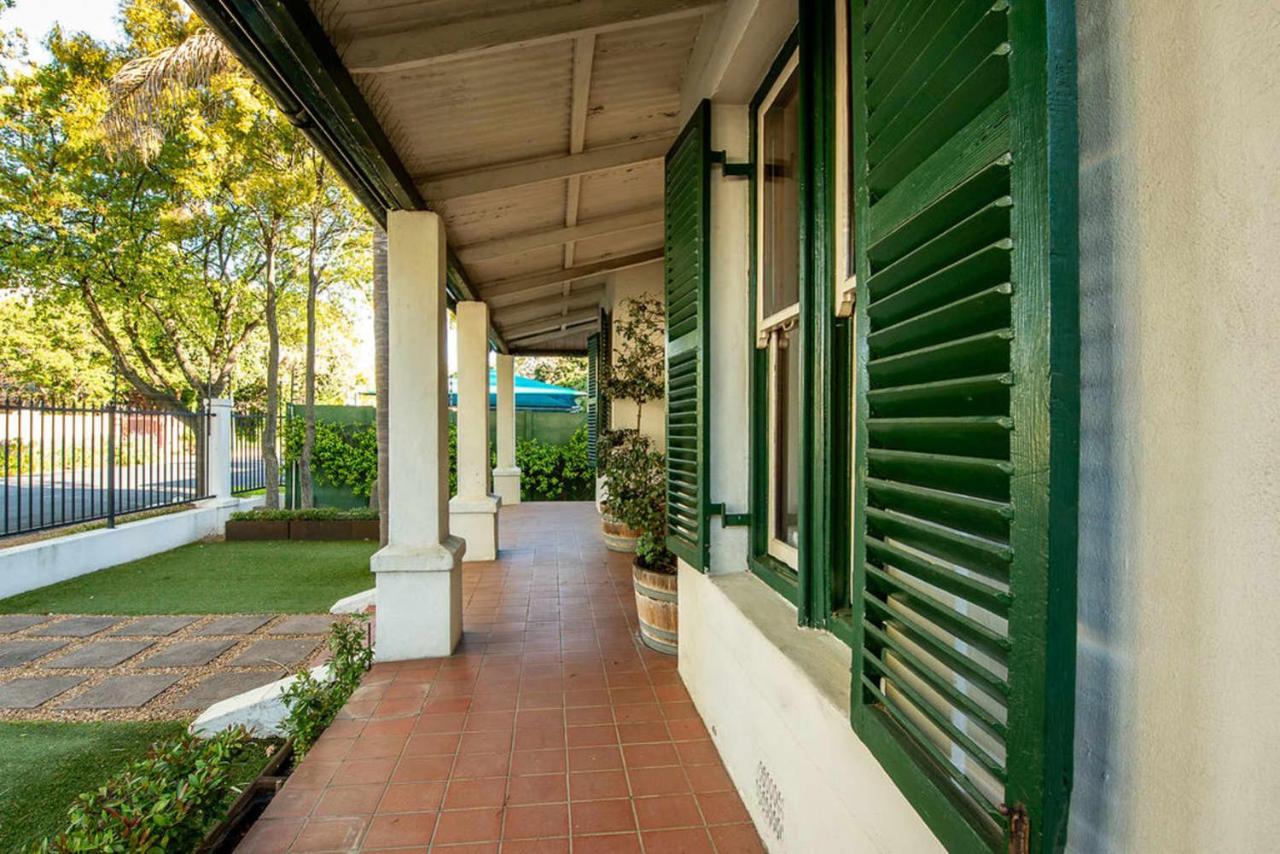 Château Naudé in Stellenbosch Free Secure Parking - B&B Stellenbosch