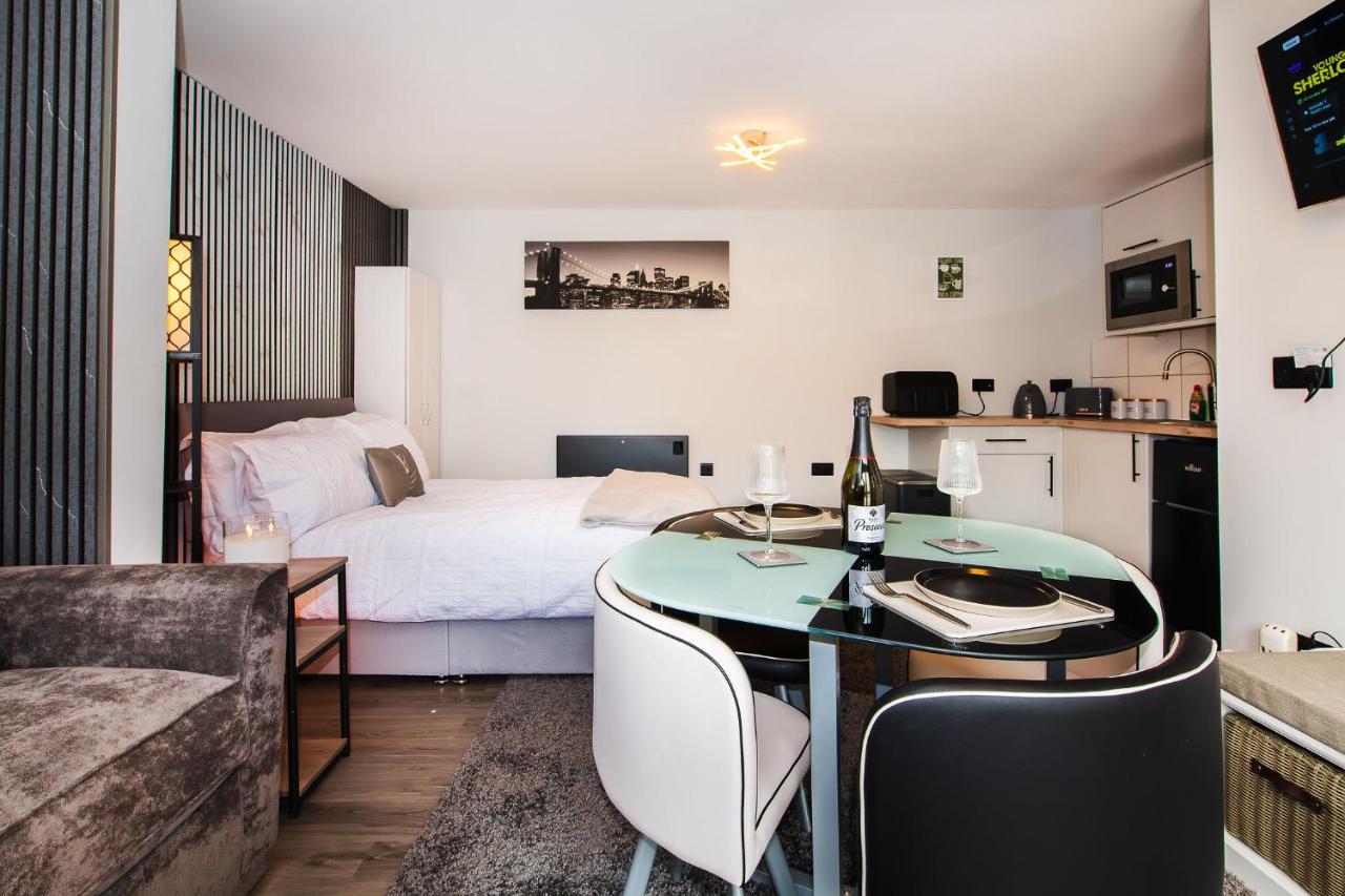 Swansea Gateway Studio with Garden fast WiFi & parking included - B&B Cockwood