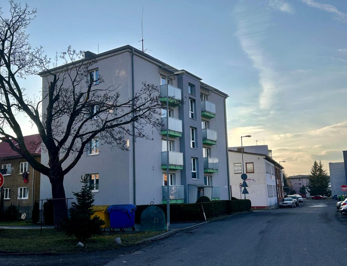 Black Sheep Apartment with Balcony and Free Parking in City Center - Chambres d'hôtes Liptovský Mikuláš