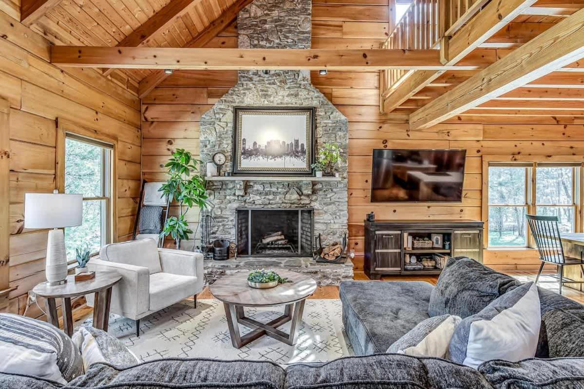 Luxury Lakefront Cabin - B&B Castalian Springs