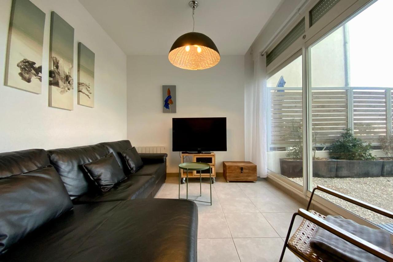 B002 3-Zimmer-Apartment mit Garten und Meerblick Château Leenhardt Le - Ferienwohnung Le Grau-du-Roi