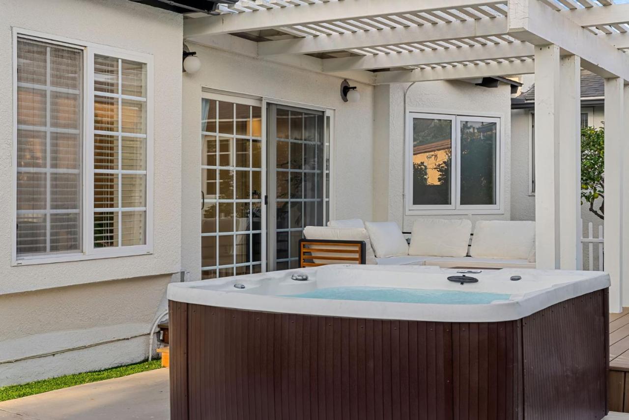 Modern Lux Retreat in LA - Jacuzzi BBQ fire pits - Minutes to Sofi & LAX - Chambres d'hôtes Los Angeles