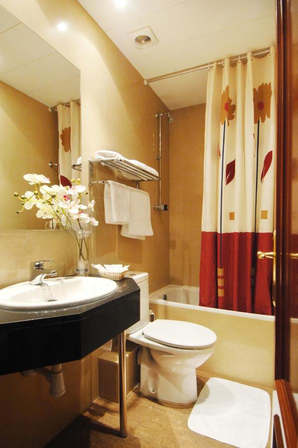 Quintuple Room with Private Bathroom