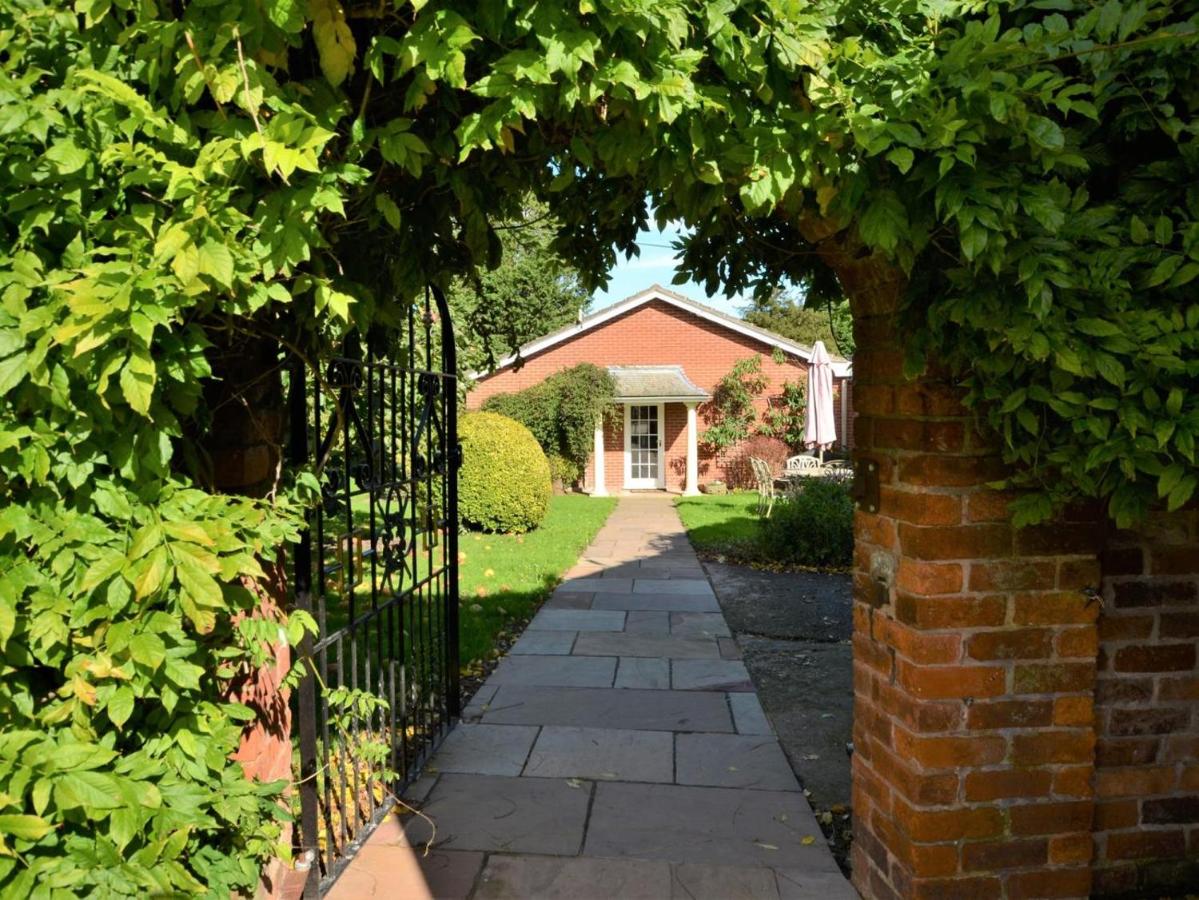 3 Bed in Wrexham oc-39974 - Chambres d'hôtes Overton