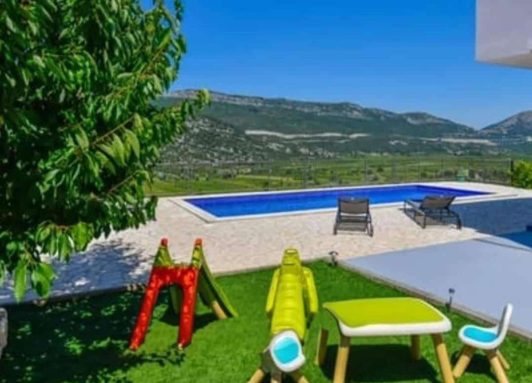 House in nature with pool in Dalmatia - B&B Umčani