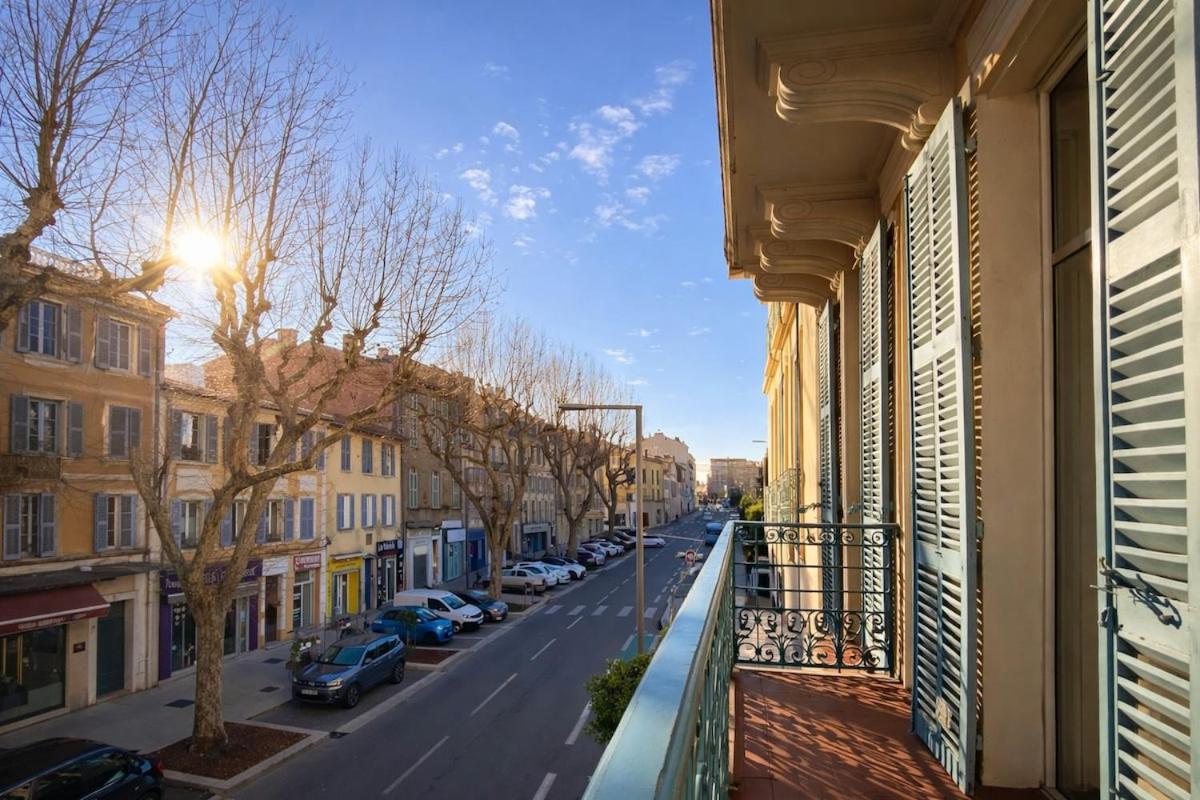 Studio lumineux avec balcon à Hyères - B&B Hyères
