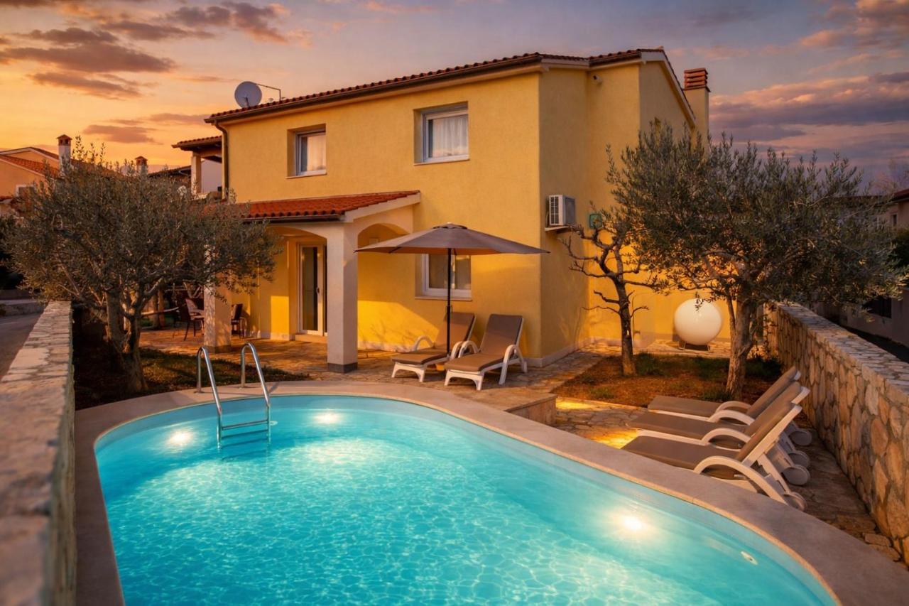 Holiday House with pool Lili, Pet friendy - B&B Dignano