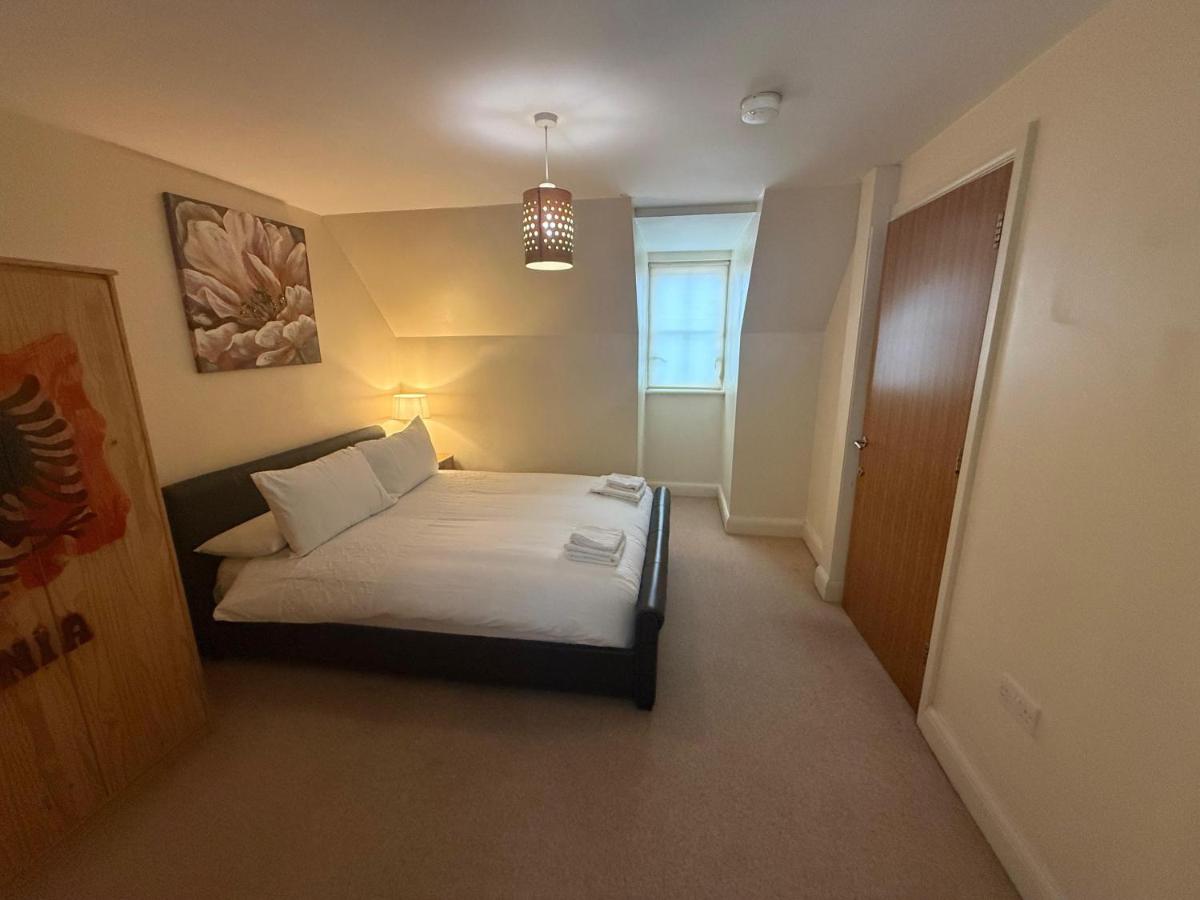 Two Bed Apartment FullyFurnished - Parking - Wifi - Ferienwohnung Colchester