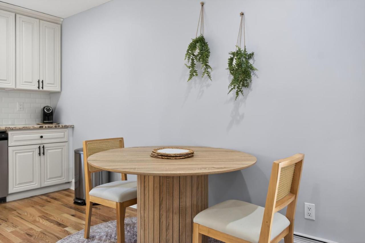 LunaVista Stay, King Bed - Kitchen - B&B Huntington Station