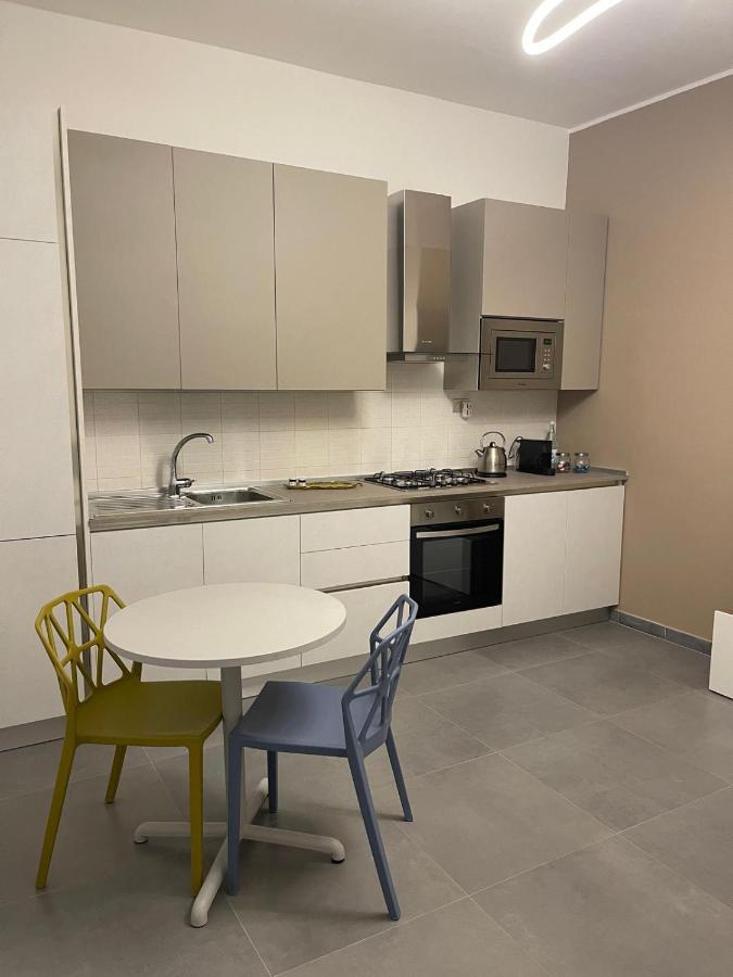 La casa di Angela monolocale con giardino - Chambres d’hôtes Caronno Pertusella