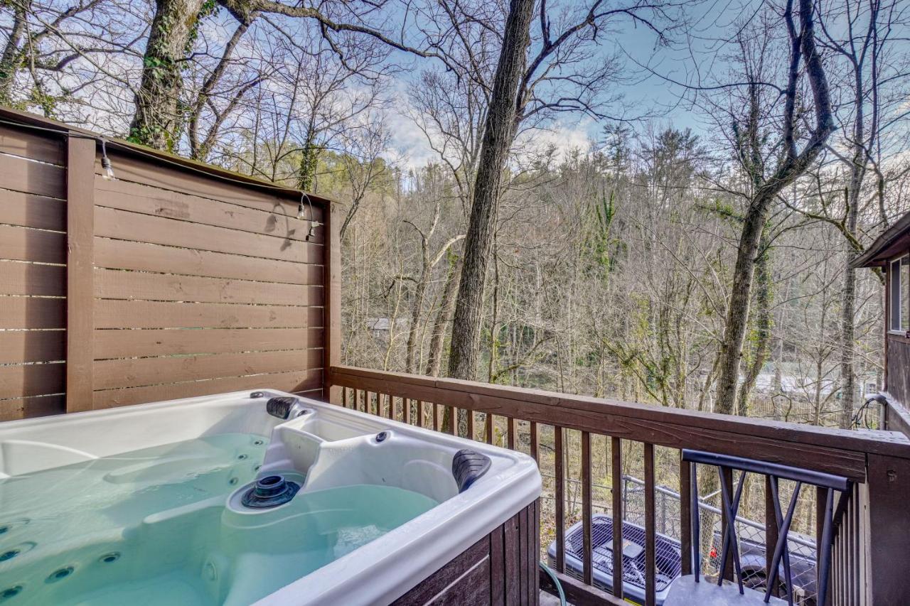Private Hot Tub! Hillside Smokies Base Camp - B&B Townsend