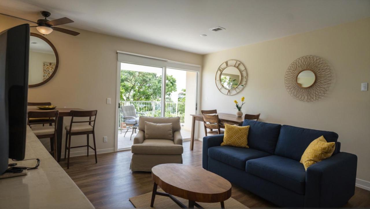 Premier Resort Style Living Minutes from Santa Monica - B&B Los Angeles