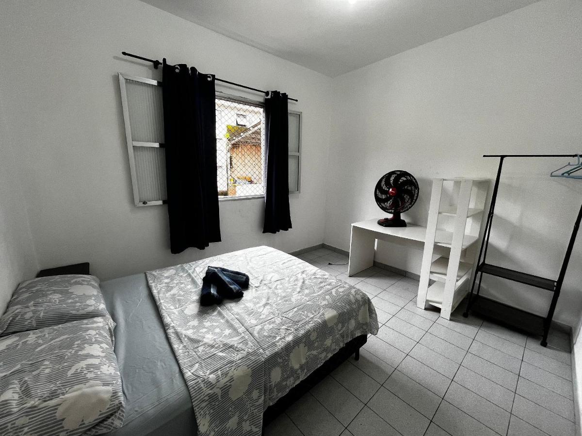 Praia Gonzaguinha São Vicente 2 Dorm 1 com Ar condicionado WiFi 100 mts da Praia e todo comercio , bares e restaurantes ao lado - Chambres d'hôtes São Vicente