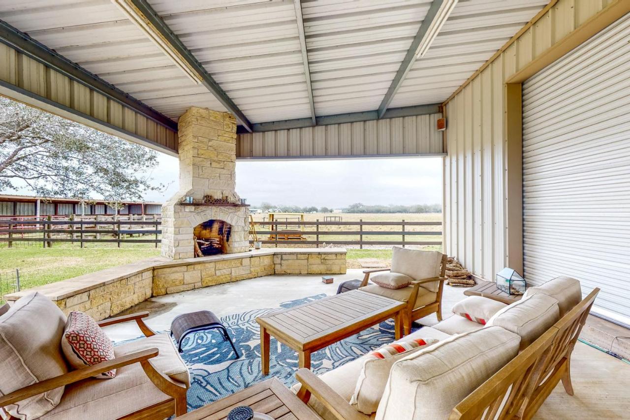 Blessing Farmhouse w/ Farm Views & Outdoor Living - B&B Blessing