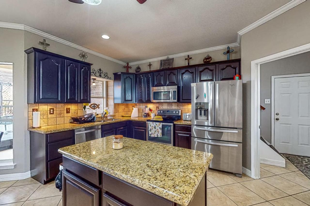 Blessing Farmhouse w/ Farm Views & Outdoor Living - B&B Blessing