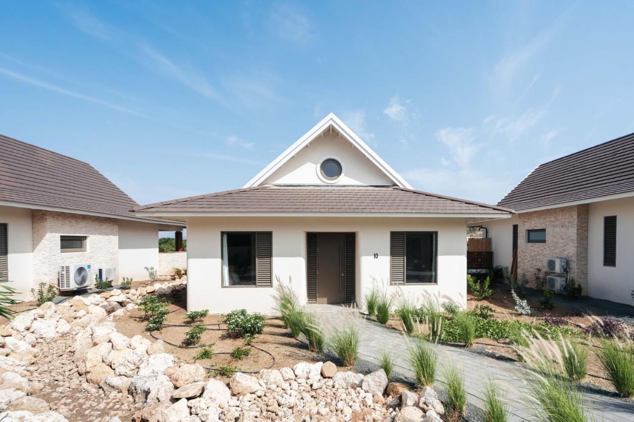 Lux 3BR Villa with Private Pool at The Jazmyn by Bocobay - Bed and Breakfast Dorp Sint Michiel
