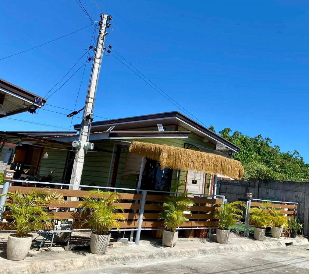 Olango Island-Tiny Guest House Fully Furnished with Hot Shower, Washer, Wi-Fi, Netflix & King Bed S&E-3 - Chambres d'hôtes Lapu-Lapu City