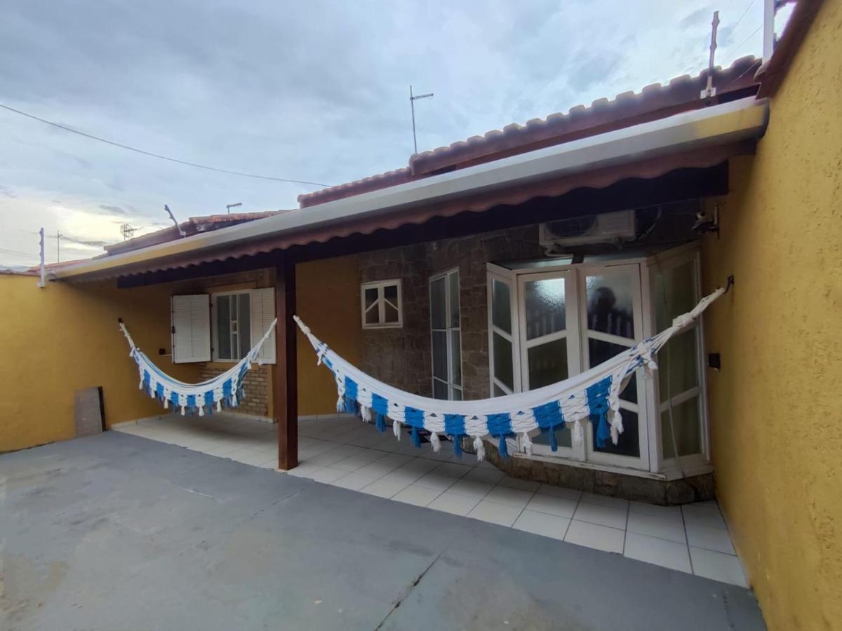 Casa a uma quadra da praia com ar e enxoval completo - Ferienwohnung Caraguatatuba