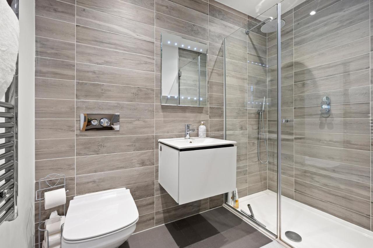 Modern 2 Bed Apartment by MCF - B&B Merstham