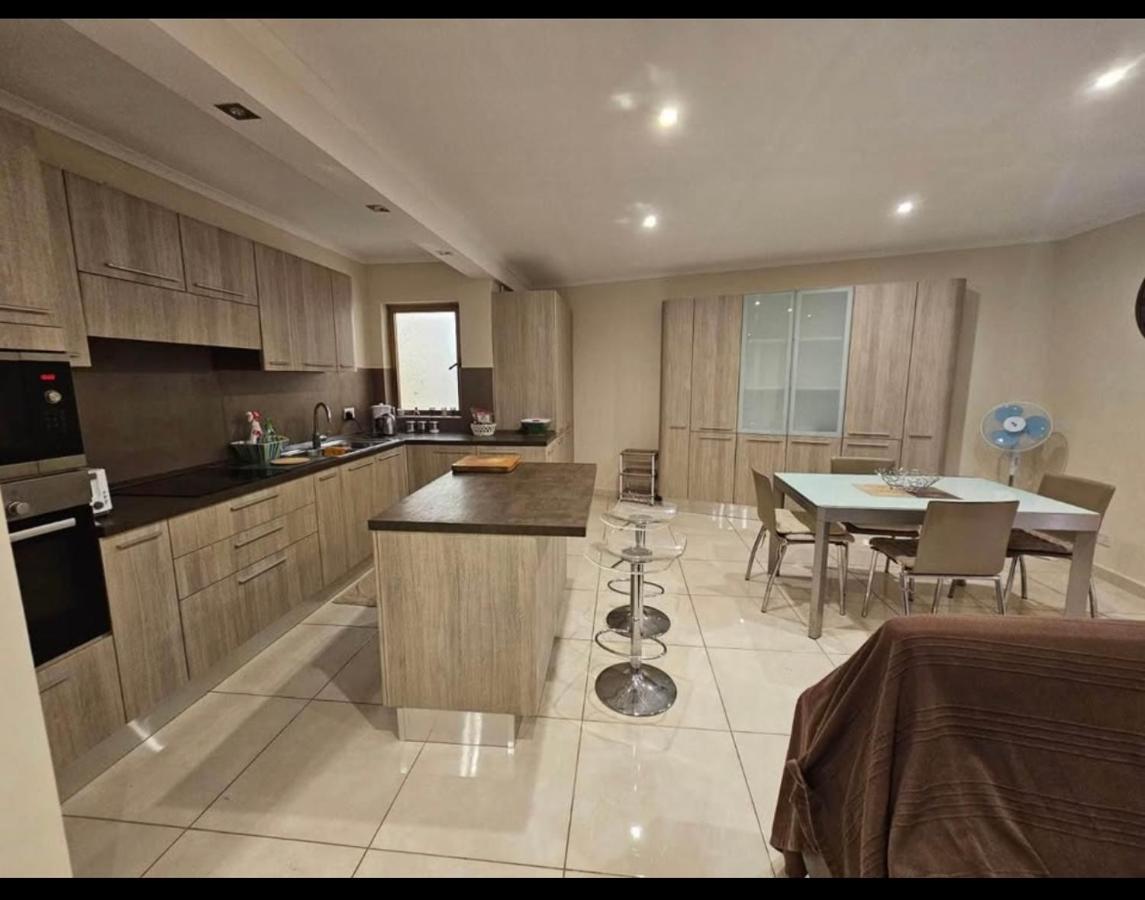Sunny two bedroom apartment in Qawra - B&B San Pawl il-Bahar