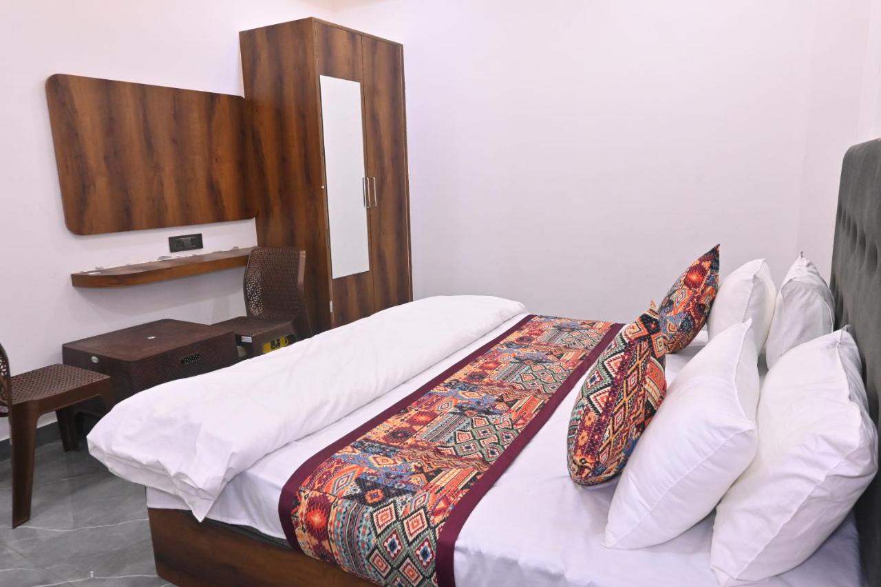 Taj Suit Inn Guest House