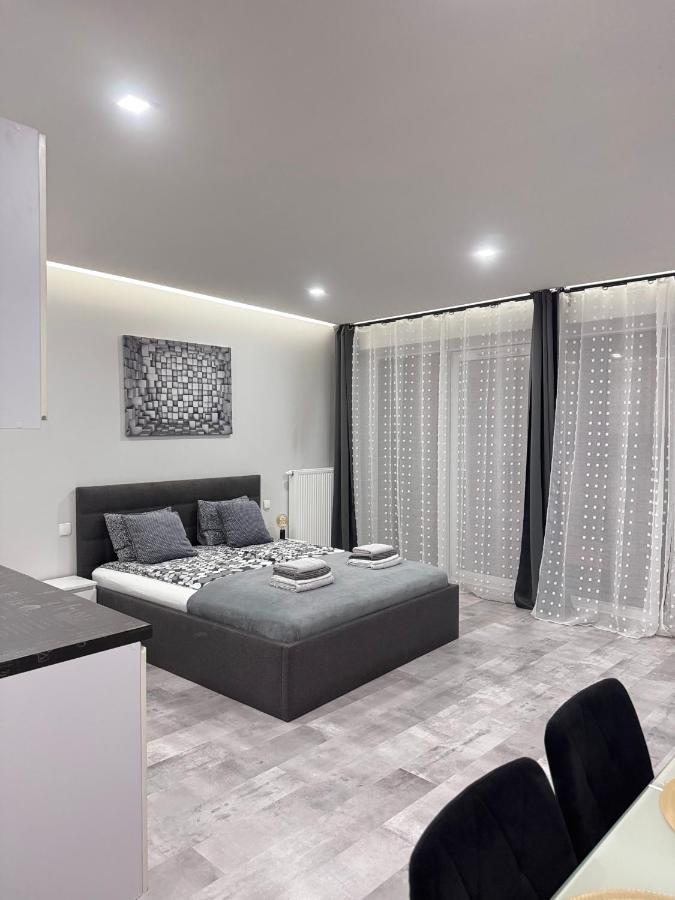 Good Time Apartments Bóżnicza 1 & Małe Garbary 8 - Centrum Poznania, 2 min od Starego Rynku - Chambres d'hôtes Poznan