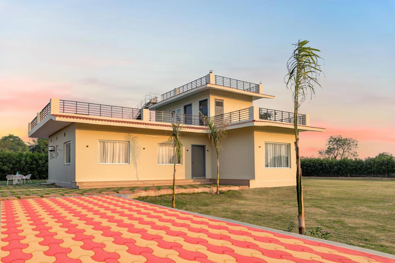 Lustra farms by Alaya Stays - Bed and Breakfast Dhauj