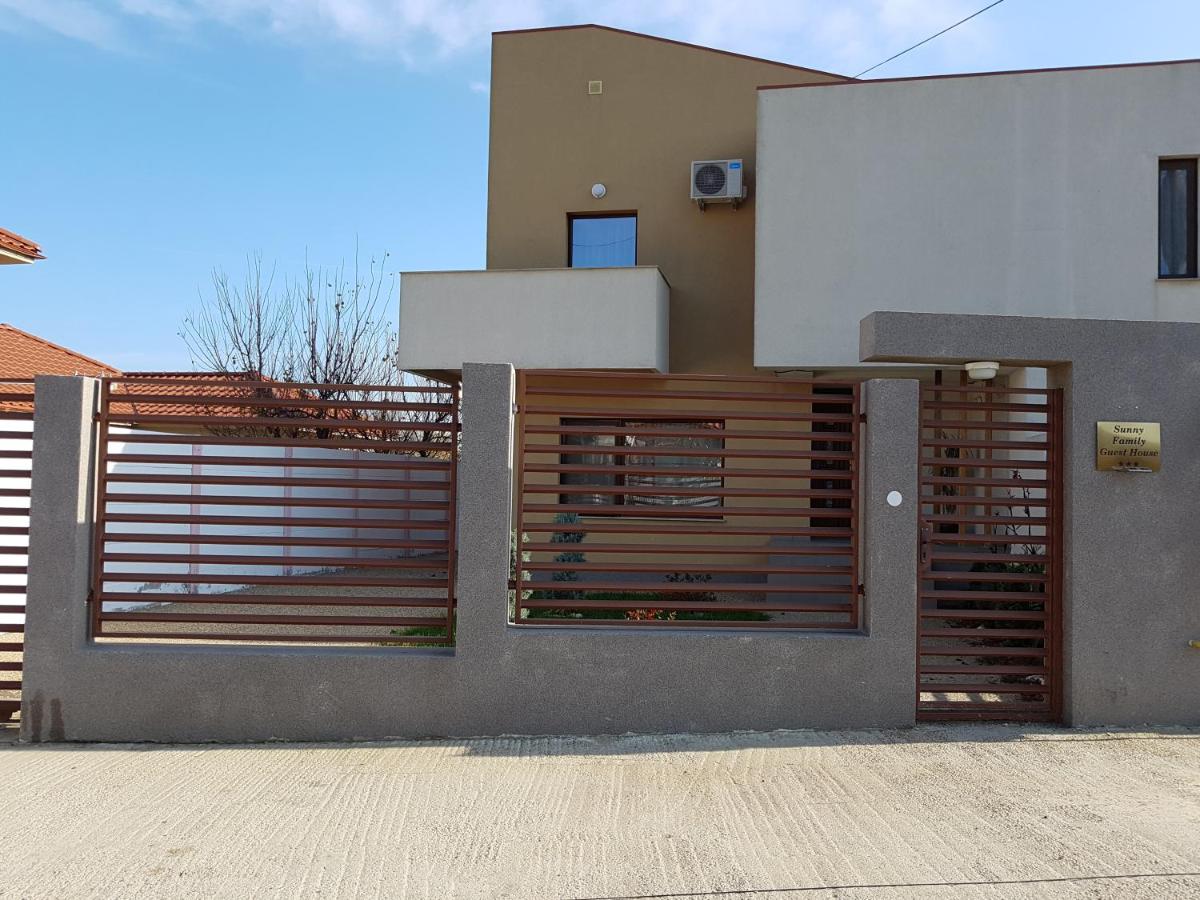 Sunny Family Vila Constanta - B&B