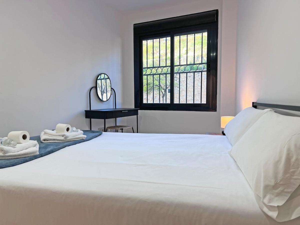 Amplio, Luminoso y Terraza privada con AC - B&B Alicante