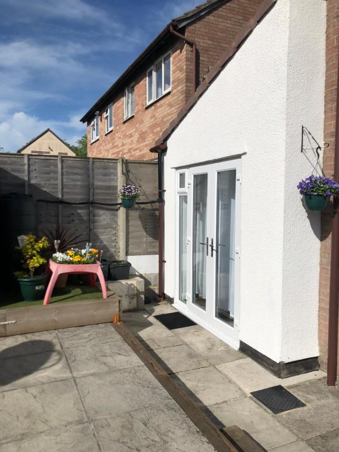 Serviced Apartment in Bradley Stoke, Bristol - B&B Bristol